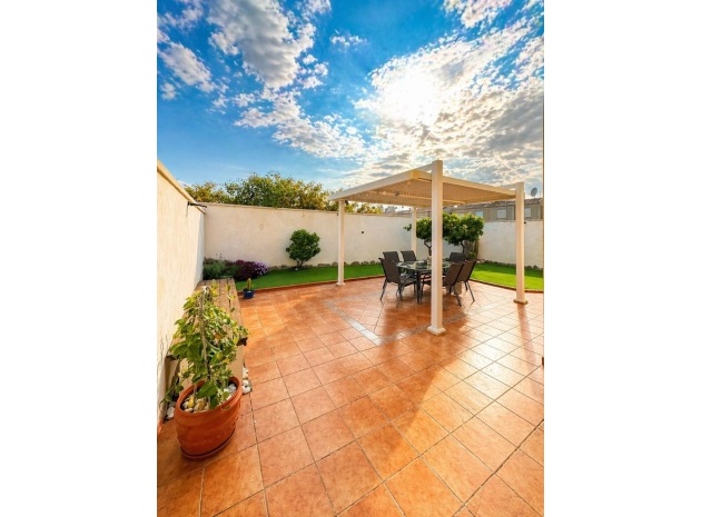 Resale - Villa - Torrevieja - Torrevieja Centro