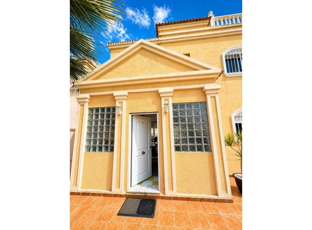 Resale - Villa - Torrevieja - Torrevieja Centro