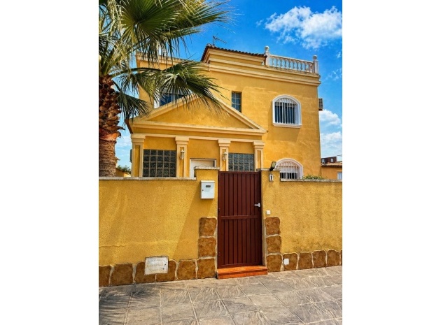 Resale - Villa - Torrevieja - Torrevieja Centro