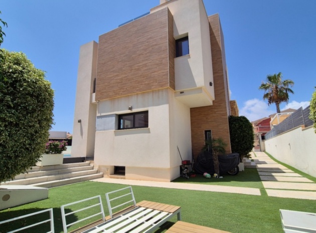 Återförsäljning - Villa - Torrevieja - Torrevieja Centro