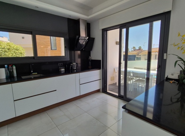 Återförsäljning - Villa - Torrevieja - Torrevieja Centro