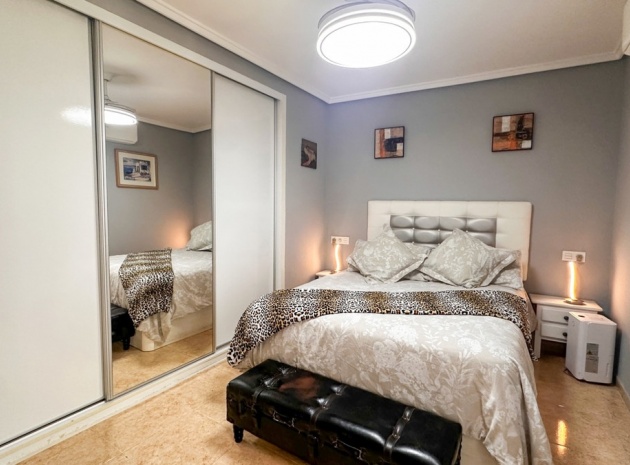 Återförsäljning - Lägenhet - Torrevieja - Torrevieja Centro