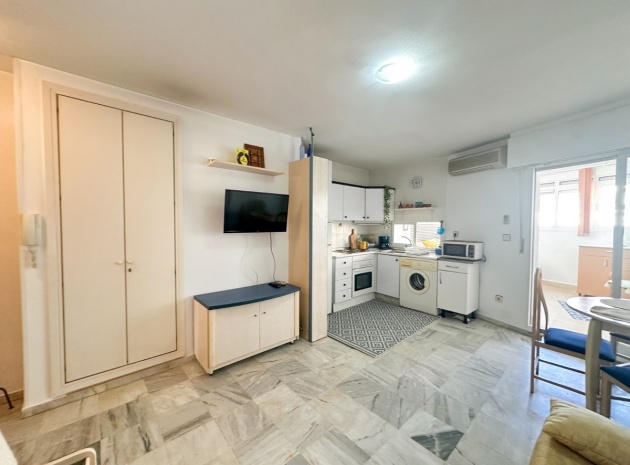 Resale - Apartment - Torrevieja - Torrevieja Centro