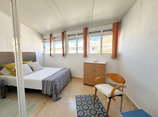 Resale - Apartment - Torrevieja - Torrevieja Centro