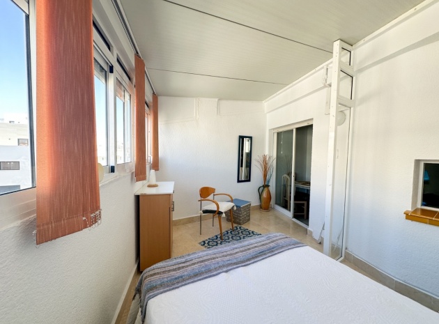 Resale - Apartment - Torrevieja - Torrevieja Centro