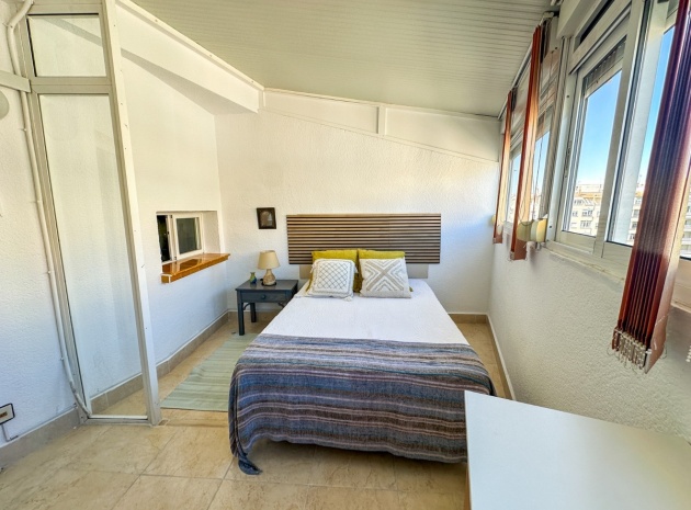 Resale - Apartment - Torrevieja - Torrevieja Centro
