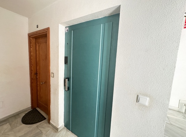 Resale - Apartment - Torrevieja - Torrevieja Centro