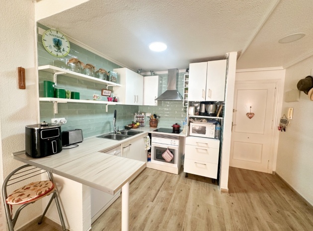 Resale - Apartment - Torrevieja - Torrevieja Centro