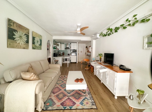 Resale - Apartment - Torrevieja - Torrevieja Centro