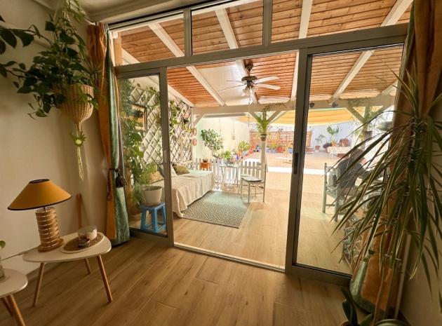 Resale - Apartment - Torrevieja - Torrevieja Centro
