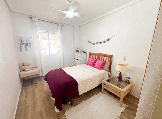 Resale - Apartment - Torrevieja - Torrevieja Centro