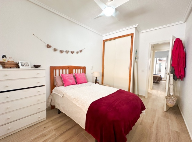 Resale - Apartment - Torrevieja - Torrevieja Centro