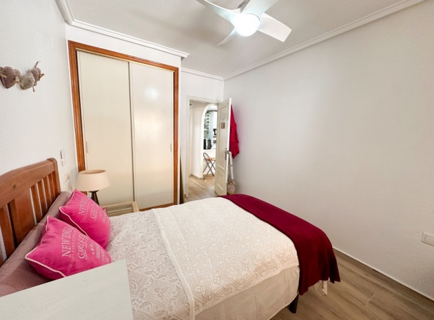 Resale - Apartment - Torrevieja - Torrevieja Centro