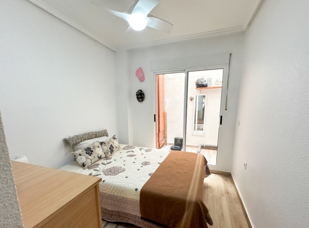 Resale - Apartment - Torrevieja - Torrevieja Centro