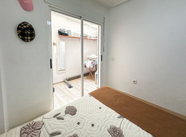 Resale - Apartment - Torrevieja - Torrevieja Centro