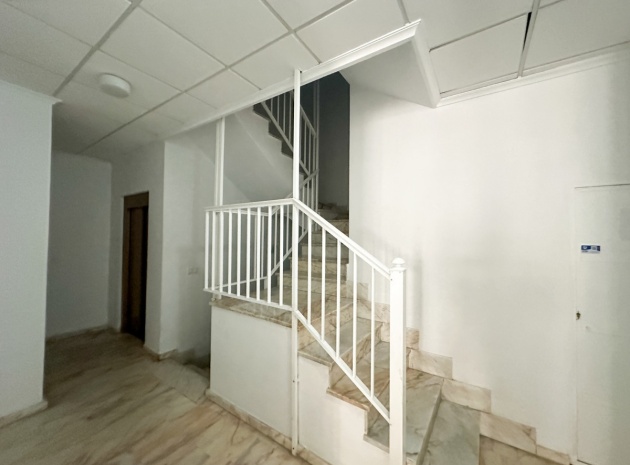 Resale - Apartment - Torrevieja - Torrevieja Centro