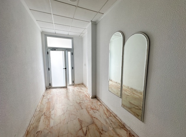 Resale - Apartment - Torrevieja - Torrevieja Centro