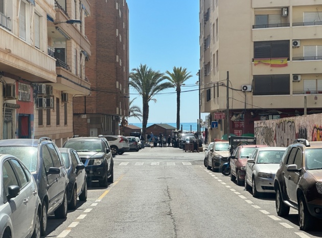 Resale - Apartment - Torrevieja - Torrevieja Centro