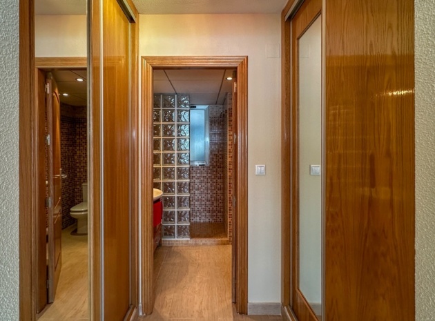Resale - Apartment - Torrevieja - Playa De Los Locos