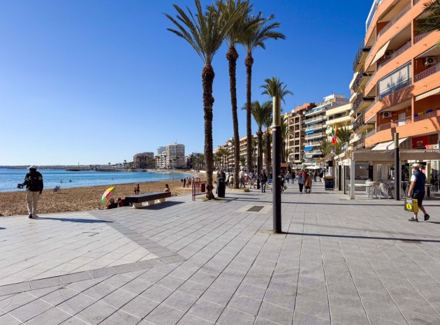 Återförsäljning - Lägenhet - Torrevieja - Torrevieja Centro