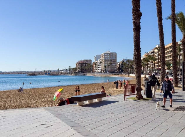 Återförsäljning - Lägenhet - Torrevieja - Torrevieja Centro