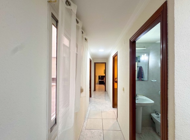Återförsäljning - Lägenhet - Torrevieja - Torrevieja Centro
