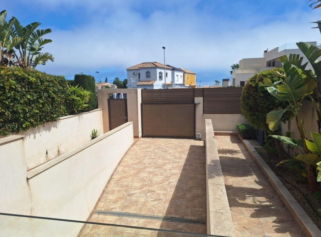 Resale - Villa - Torrevieja - Torrevieja Centro