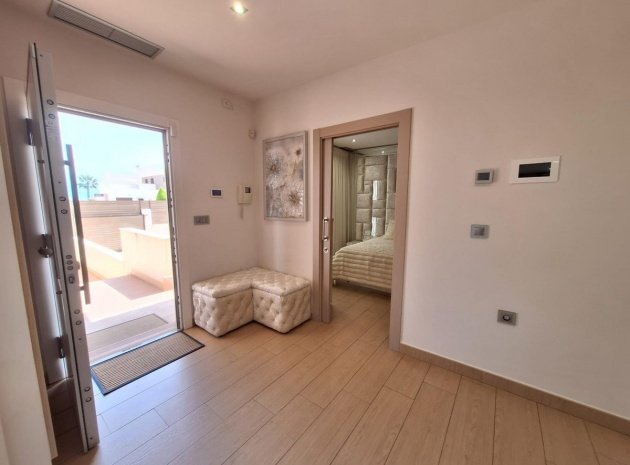 Resale - Villa - Torrevieja - Torrevieja Centro