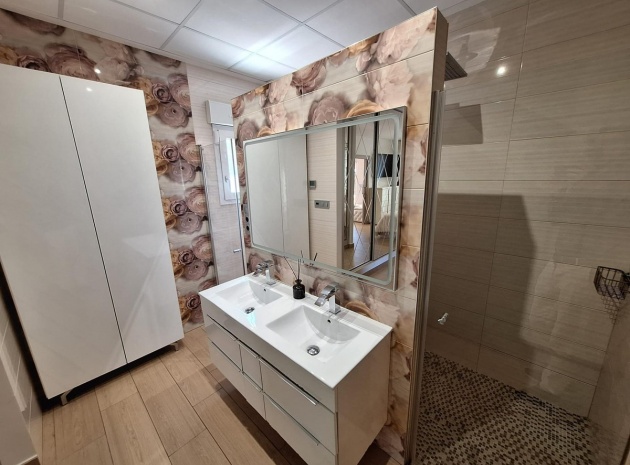 Resale - Villa - Torrevieja - Torrevieja Centro