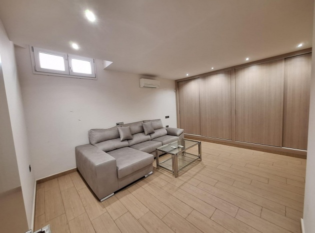 Resale - Villa - Torrevieja - Torrevieja Centro