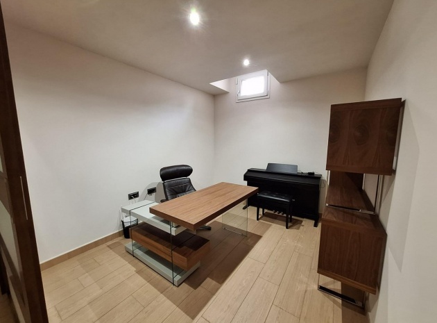 Resale - Villa - Torrevieja - Torrevieja Centro