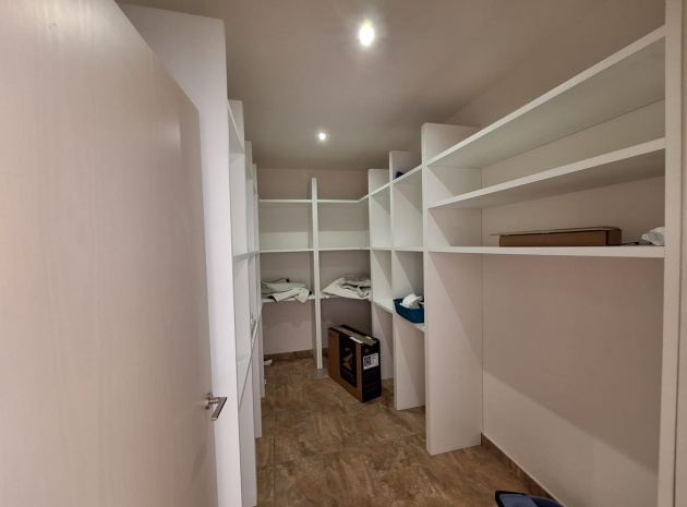 Resale - Villa - Torrevieja - Torrevieja Centro