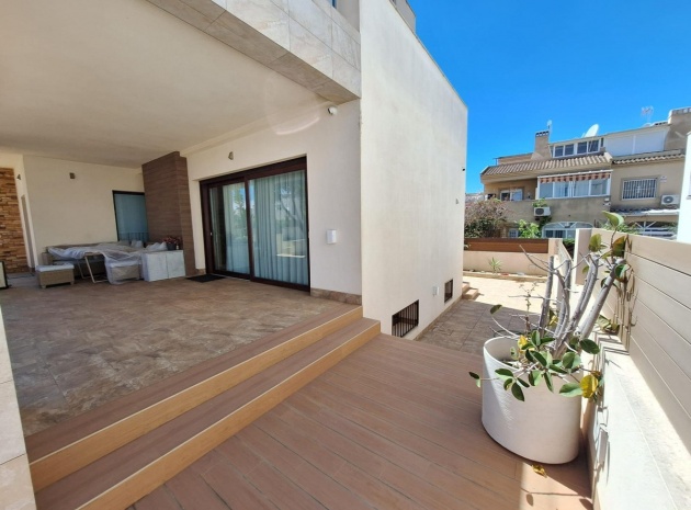 Resale - Villa - Torrevieja - Torrevieja Centro