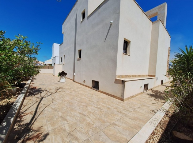 Resale - Villa - Torrevieja - Torrevieja Centro