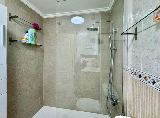 Resale - Apartment - Torrevieja - Torrevieja Centro
