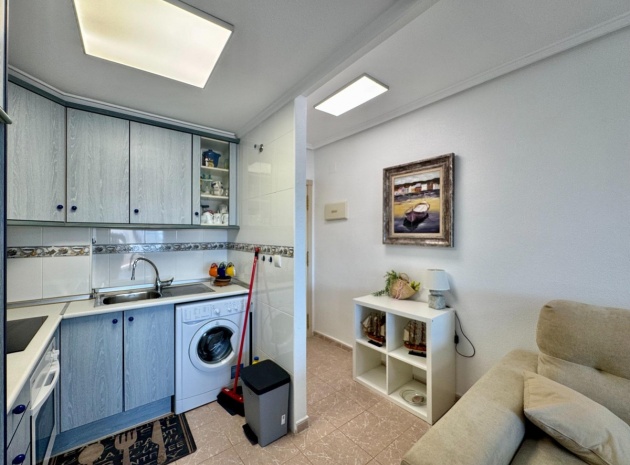 Resale - Apartment - Torrevieja - Torrevieja Centro