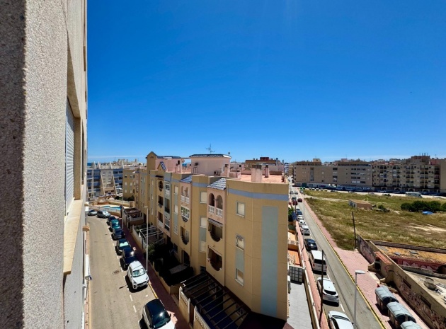 Resale - Apartment - Torrevieja - Torrevieja Centro