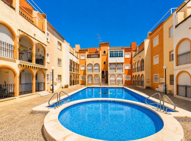 Resale - Villa - Torrevieja - Torrevieja Centro