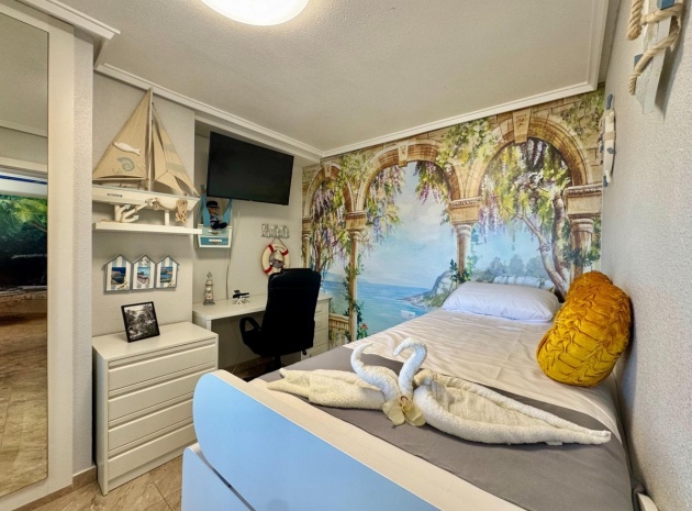 Resale - Apartment - Torrevieja - Torrevieja Centro