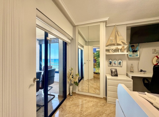 Resale - Apartment - Torrevieja - Torrevieja Centro