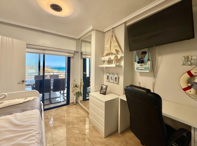 Resale - Apartment - Torrevieja - Torrevieja Centro