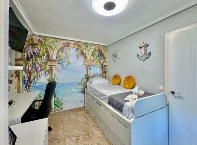 Resale - Apartment - Torrevieja - Torrevieja Centro