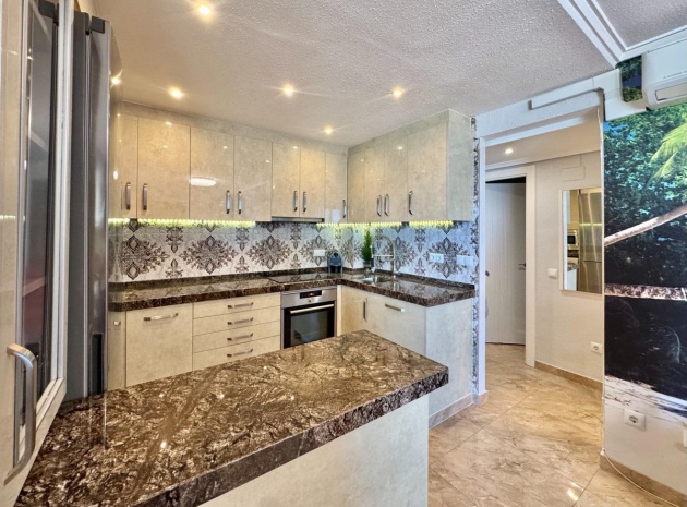 Resale - Apartment - Torrevieja - Torrevieja Centro