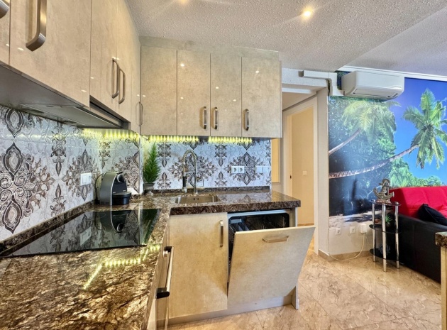 Resale - Apartment - Torrevieja - Torrevieja Centro