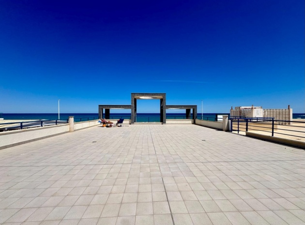 Resale - Apartment - Torrevieja - Torrevieja Centro