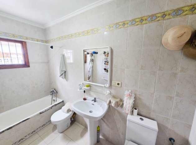 Resale - Villa - Torrevieja - Torrevieja Centro