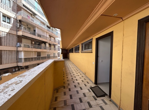 Resale - Apartment - Torrevieja - Torrevieja Centro
