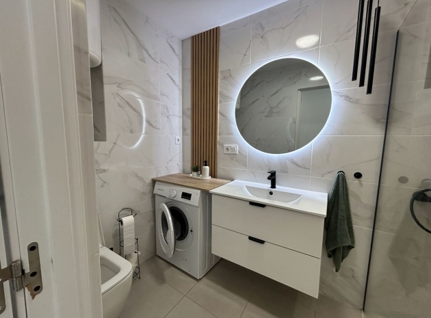 Resale - Apartment - Torrevieja - Torrevieja Centro