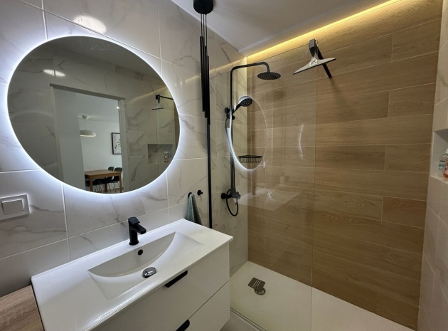 Resale - Apartment - Torrevieja - Torrevieja Centro