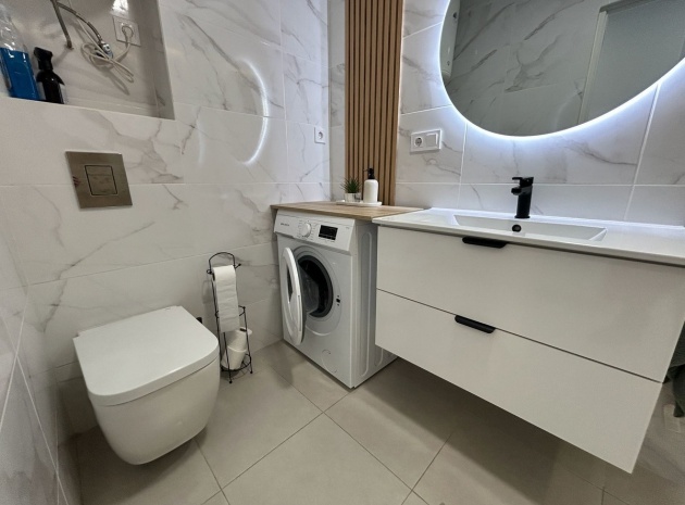 Resale - Apartment - Torrevieja - Torrevieja Centro